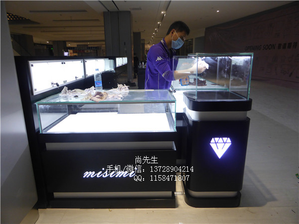 木質(zhì)珠寶展柜制作.jpg
